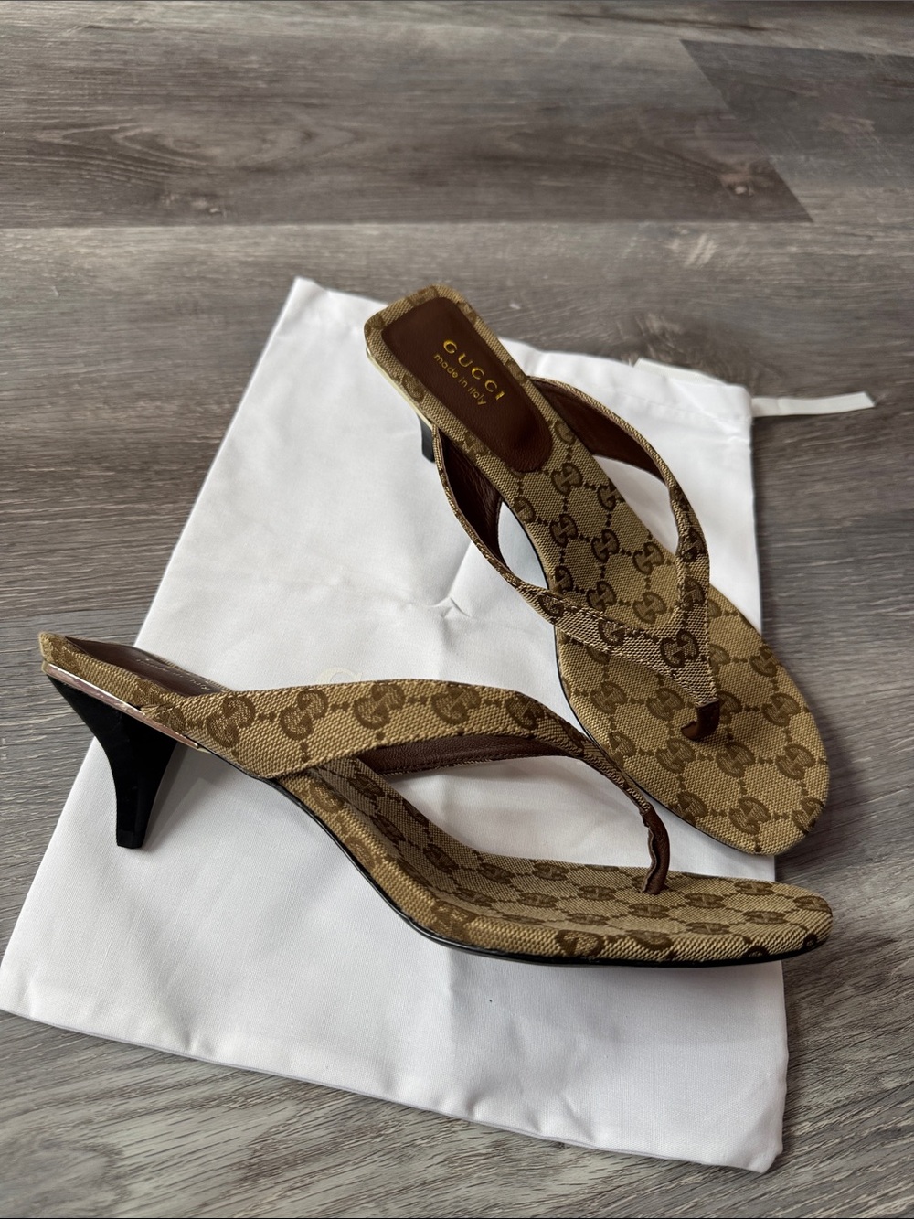 Source Unknown Tan/Brown GG Canvas Thong Sandals - Picture 2 of 4